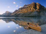 Canoe at the Lakeside, Bow Lake, Alberta, Canada Photographie