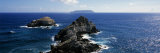 Rock Formations in the Sea with an Island in the Background, Desirade Island, Pointe Des Chateaux, Lámina fotográfica por Panoramic Images Rock Formations in the Sea with an Island in the Background, Desirade Island, Pointe Des Chateaux, Lámina fotográfica por Panoramic Images
