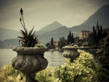 Lombardy, Lakes Region, Lake Como, Varenna, Villa Monastero, Gardens and Lakefront, Italy Lámina fotográfica por Walter Bibikow Lombardy, Lakes Region, Lake Como, Varenna, Villa Monastero, Gardens and Lakefront, Italy Lámina fotográfica por Walter Bibikow