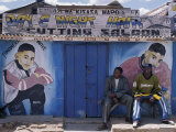 Barber's Shop in a Small Trading Centre Near Iringa in Southern Tanzania Fotografie-Druck von Nigel Pavitt