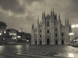 Lombardy, Milan, Piazza Del Duomo, Duomo, Cathedral, Dawn, Italy Fotografie-Druck von Walter Bibikow