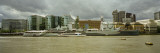 Buildings at the Waterfront, Thames River, London, England Lámina fotográfica por Panoramic Images Buildings at the Waterfront, Thames River, London, England Lámina fotográfica por Panoramic Images