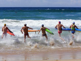 Surf Lifesavers Sprint for Water During a Rescue Board Race at Cronulla Beach, Sydney, Australia Photographie par Andrew Watson