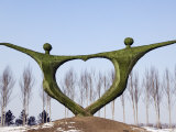 Northeast China, Harbin City, Modern Art Sculpture Statue of People Holding Hands in Heart Shape Photographie par Christian Kober