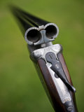 England, a Side-By-Side 12 Bore Shotgun Made by Premier English Gunsmiths James Purdey and Sons Lámina fotográfica por John Warburton-lee England, a Side-By-Side 12 Bore Shotgun Made by Premier English Gunsmiths James Purdey and Sons Lámina fotográfica por John Warburton-lee