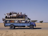 Crowded Bedford Bus Travels Along Main Road from Khartoum to Shendi, Old Market Town on Nile River Fotografie-Druck von Nigel Pavitt