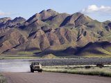 Truck Passing Through the Naukluft Mountains Near Solitaire, Namibia Lámina fotográfica por Julian Love