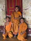 Group of Happy Young Novice Monks at Monastery in Ban-Lo, a Shan Village Outside Kengtung, Myanmar Photographie par Nigel Pavitt