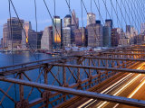 New York City, Manhattan, Downtown Financial District City Skyline Viewed from the Brooklyn Bridge  Photographie par Gavin Hellier