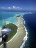 Lagoon and Beach, Aitutaki, Cook Islands Photographie par Walter Bibikow