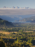 Rio Negro Province, Lake District, Rio Azul River Valley from Cabeza Del Indio, Argentina Lámina fotográfica por Walter Bibikow Rio Negro Province, Lake District, Rio Azul River Valley from Cabeza Del Indio, Argentina Lámina fotográfica por Walter Bibikow