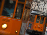 Lombardy, Milan, Piazza Cordusio, Trams, Italy Photographie par Walter Bibikow