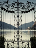 Ticino, Lake Lugano, Lugano, Parco Civico Gate Lake View, Switzerland Photographie par Walter Bibikow