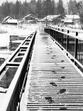 Footprints on the Bridge, Somino Village, Leningrad Region, Russia Photographie par Nadia Isakova