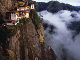 Literally Meaning Tiger's Nest, Taktsang, Built around Cave in Which Guru Padmasambava Meditated Fotografisk tryk af Paul Harris Literally Meaning Tiger's Nest, Taktsang, Built around Cave in Which Guru Padmasambava Meditated Fotografisk tryk af Paul Harris