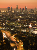 California, Los Angeles, Downtown and Hollywood Freeway 101 from Hollywood Bowl Overlook, USA Fotografie-Druck von Walter Bibikow