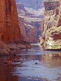 Arizona, Grand Canyon, Kayaks and Rafts on the Colorado River Pass Through the Inner Canyon, USA Lámina fotográfica por John Warburton-lee Arizona, Grand Canyon, Kayaks and Rafts on the Colorado River Pass Through the Inner Canyon, USA Lámina fotográfica por John Warburton-lee