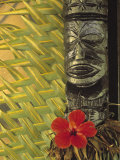Traditional Wood Carving, Rarotonga, Cook Islands Photographie par Neil Farrin