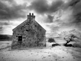 Infrared Image of a Derelict Farmhouse Near Arivruach, Isle of Lewis, Hebrides, Scotland, UK Lámina fotográfica por Nadia Isakova
