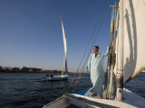 Feluccas Sailing on the Nile at Luxor, Egypt Lámina fotográfica por Julian Love Feluccas Sailing on the Nile at Luxor, Egypt Lámina fotográfica por Julian Love