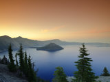 Oregon, Crater Lake National Park, Crater Lake and Wizard Island, USA Photographie par Michele Falzone