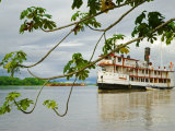 Ayapua Riverboat Making Way Up Amazon River at End of Earthwatch Expedition to Lago Preto, Peru Lámina fotográfica por Paul Harris Ayapua Riverboat Making Way Up Amazon River at End of Earthwatch Expedition to Lago Preto, Peru Lámina fotográfica por Paul Harris