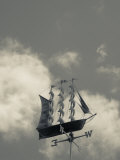 New York, Long Island, Greenport, Tall Ship Weather Vane, USA Photographie par Walter Bibikow