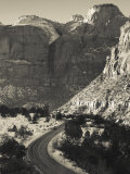 Utah, Virgin, Traffic on the Zion-Mt, Carmel Highway, Winter, USA Fotografie-Druck von Walter Bibikow