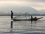 Intha Fisherman with Traditional Fish Trap, Unusual Leg-Rowing Technique, Lake Inle, Myanmar Photographie par Nigel Pavitt