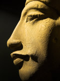 Bust of the 18th Dynasty Pharoah Akhenaten in the National Museum in Alexandria, Egypt Photographie par Julian Love