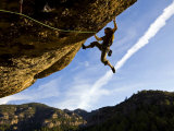 Climber Tackles Difficult Route on Overhang at the Cliffs of Margalef, Catalunya Fotografisk tryk af David Pickford Climber Tackles Difficult Route on Overhang at the Cliffs of Margalef, Catalunya Fotografisk tryk af David Pickford