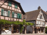Shop Selling Local Produce on Alsatian Wine Route, Rue Du General De Gaulle, Alsace, Haut-Rhin Photographie par Pearl Bucknall