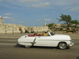Havana, Classic Vintage American Car Driving on the Malecon, Havana, Cuba Photographie par Paul Harris