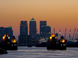 Thames Barrier, O2 Arena, Canary Wharf, London, England, United Kingdom, Europe Lámina fotográfica por Charles Bowman Thames Barrier, O2 Arena, Canary Wharf, London, England, United Kingdom, Europe Lámina fotográfica por Charles Bowman