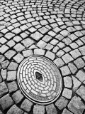 Close-Up Detail Showing Cobbled Street and Manhole Cover, Ljubljana, Slovenia, Europe Photographie par Guy Edwardes