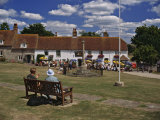 Village Green and Pub in East Dean, East Sussex, England, United Kingdom, Europe Fotografisk trykk av Nigel Blythe Village Green and Pub in East Dean, East Sussex, England, United Kingdom, Europe Fotografisk trykk av Nigel Blythe