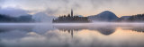Lake Bled at Dawn with Bled Island and Assumption of Mary's Pilgrimage Church, Bled Photographie par Guy Edwardes