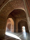 Interior of Red Sandstone Mosque at the Taj Mahal, Agra, Uttar Pradesh Photographie par Annie Owen