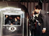 US President Richard Nixon aboard Aircraft Carrier USS Hornet, on July 24, 1969 Lámina fotográfica US President Richard Nixon aboard Aircraft Carrier USS Hornet, on July 24, 1969 Lámina fotográfica