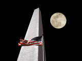 Collage of the Washington Monument, American Flag, and Moon Photographie par Images Monsoon