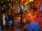 Reflection of Red Maples and Blue Sky in Creek, Sedona, Arizona, USA Photographie par Images Monsoon