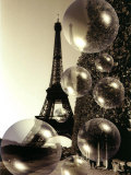 The Eiffel Tower with Bubbles Fotografie-Druck von Abdul Kadir Audah
