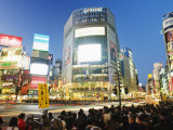 Night Lights at Shibuya Crossing, Shibuya Ward, Tokyo, Japan, Asia Lámina fotográfica por Christian Kober