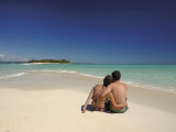 Couple Enjoying Honeymoon on Remote Island of Nosy Iranja, Off Coast of Madagascar, Indian Ocean Fotografisk tryk af Michael Runkel Couple Enjoying Honeymoon on Remote Island of Nosy Iranja, Off Coast of Madagascar, Indian Ocean Fotografisk tryk af Michael Runkel