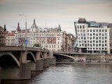 East Bank of Vltava River with Dancing House and Jiraskuv Bridge, Prague, Czech Republic Photographie par Nick Servian