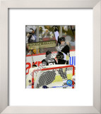 Sidney Crosby Celebrates his 100th Career NHL Goal Framed Photographic Print