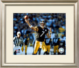 Ben Roethlisberger -  Passing Action Framed Photographic Print