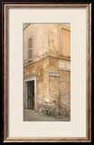 White Bicycle and Building Poster par Nelson Figueredo