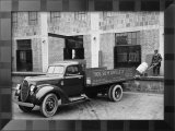 1939 Ford V8 Express Body Truck Lámina giclée enmarcada