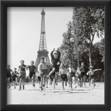 Champs de Mars Gardens Affiches par Robert Doisneau
